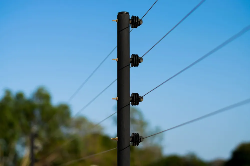 Poste de cerco eléctrico con aisladores